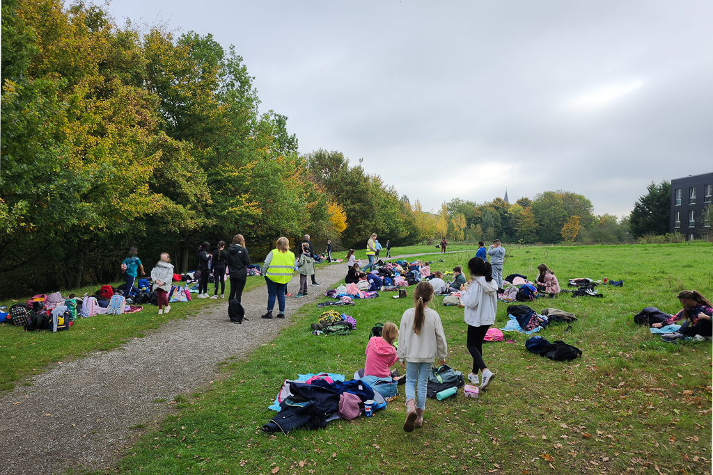 Zufrieden mit ihrer Leistung liefen alle zurück zur Schule