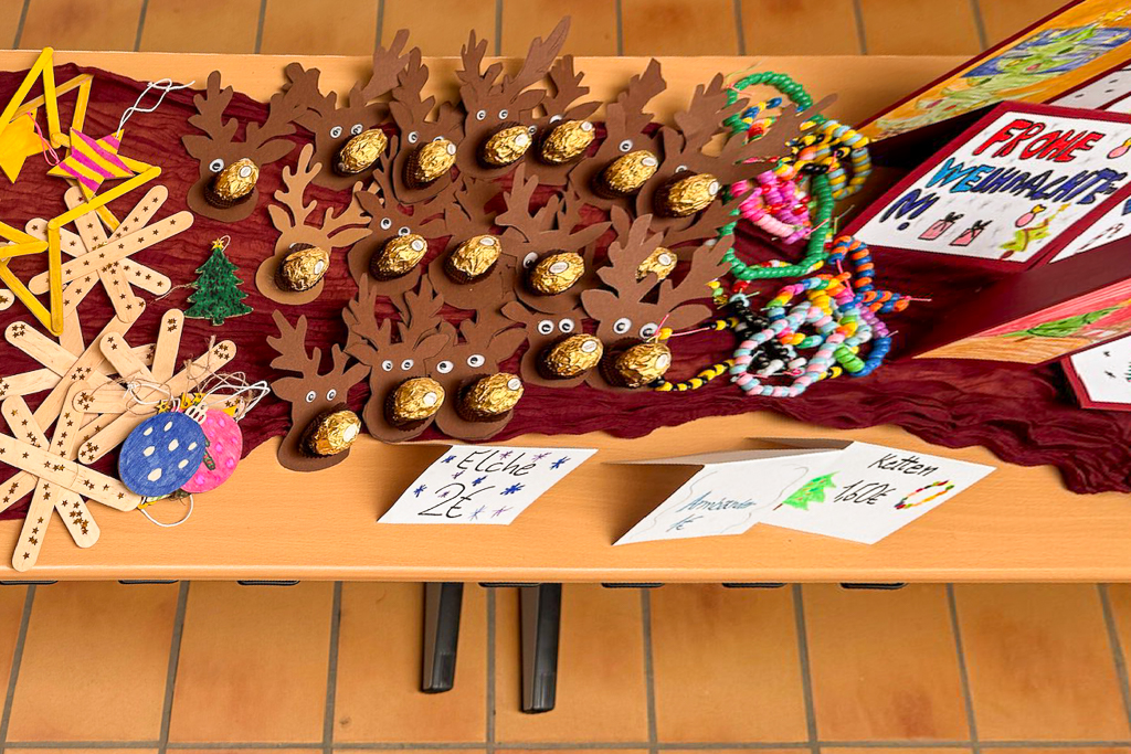 süße Elche, bunte Armbänder